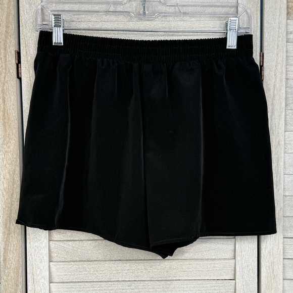 FOREVER 21 Pull On Casual Shorts Tulip Hem Black-Medium - Picture 2 of 2